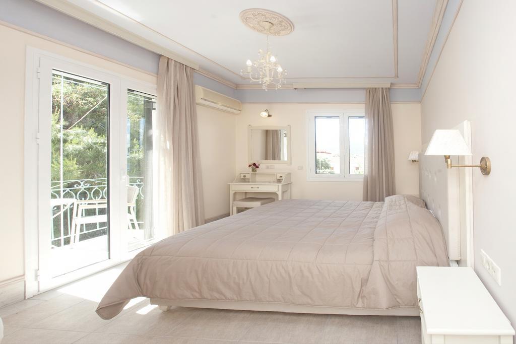 Tina'S House Aparthotel Pylos Exterior photo